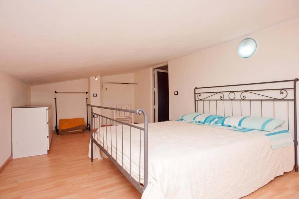 Loft Mansardato Con Giardino E Piscina In Villa Privata Loft With Garden And Swimming Pool In A Private Villa Sestu Exteriör bild