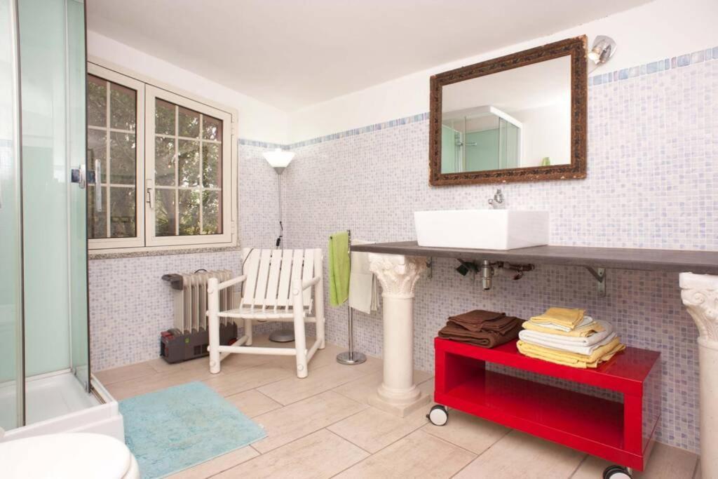 Loft Mansardato Con Giardino E Piscina In Villa Privata Loft With Garden And Swimming Pool In A Private Villa Sestu Exteriör bild